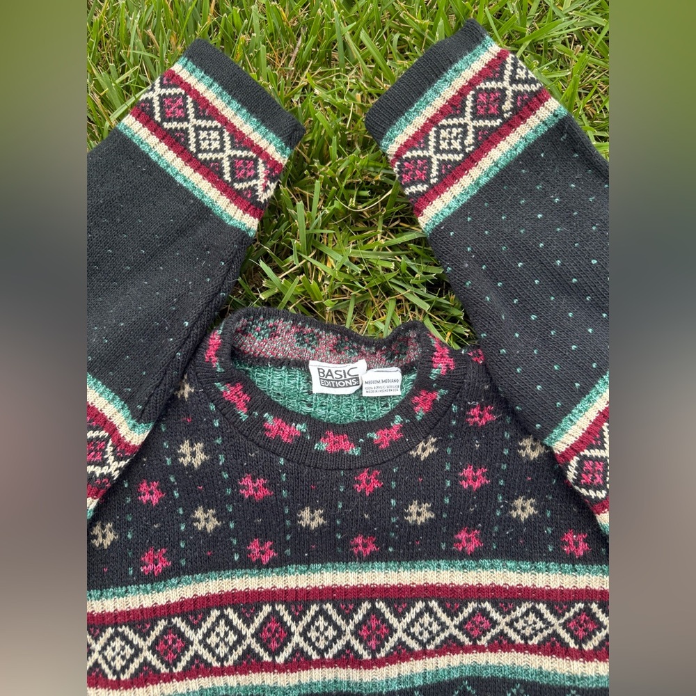 Vintage Basic Editions Black and Red Crewneck Sweater